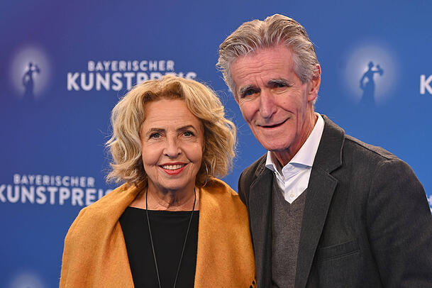 Michaela May (li.) verliebte sich bei Dreharbeiten in Bernd Schadewald (re.). Also verlie&szlig; sie ihren ersten Ehemann.