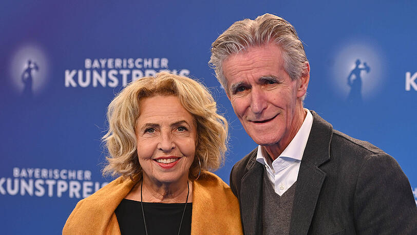 Michaela May (li.) verliebte sich bei Dreharbeiten in Bernd Schadewald (re.). Also verließ sie ihren ersten Ehemann. Michaela May (li.) verliebte sich bei Dreharbeiten in Bernd Schadewald (re.). Also verließ sie ihren ersten Ehemann.