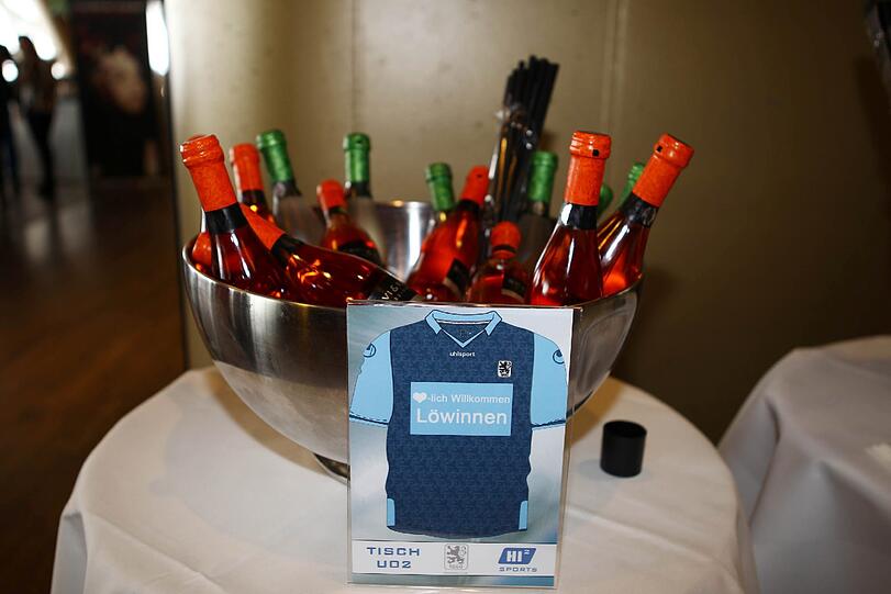 Prosecco für die Löwinnen darf beim Ladies Day nicht fehlen.