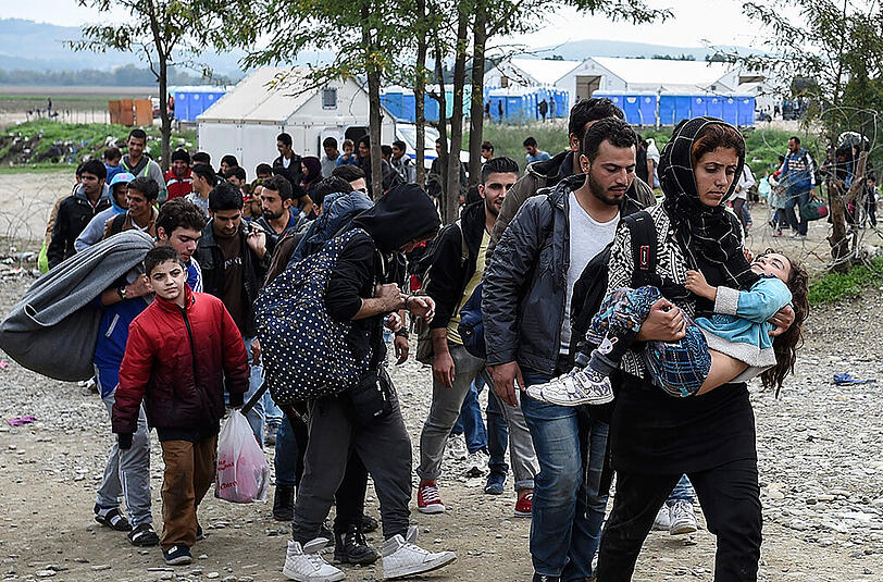 Tausende Flüchtlinge ziehen über die Balkanroute Richtung Westeuropa. Nachdem Ungarn die Grenze zu Kroatien schloss, stoppt nun auch Slowenien den enormen Andrang.
