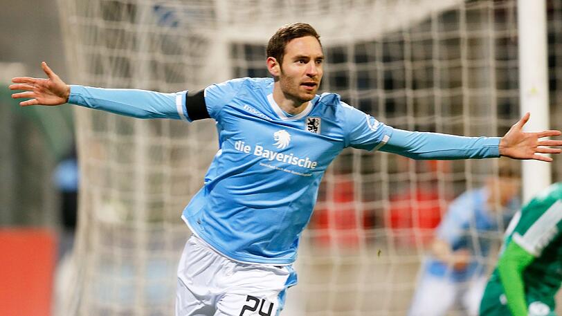 Scherzte über seinen Kollegen Aaron Berzel, der als Torwart einsprang: Markus Ziereis, Stürmer des TSV 1860.