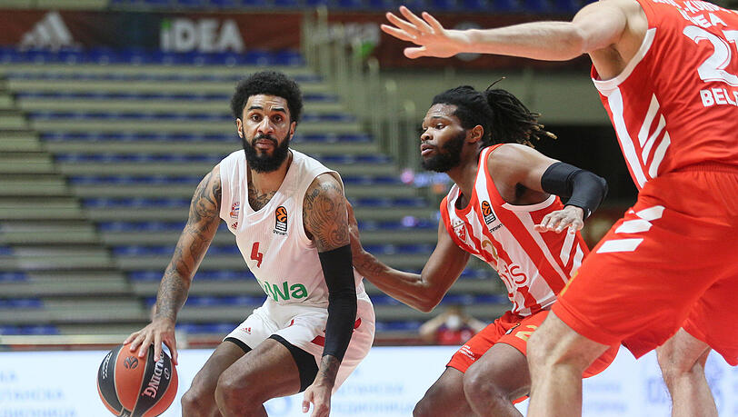 Fokussiert: Bayern-Spieler Dennis Jerome Seeley (links) wird von Belgrads Corey Walden bedrängt.