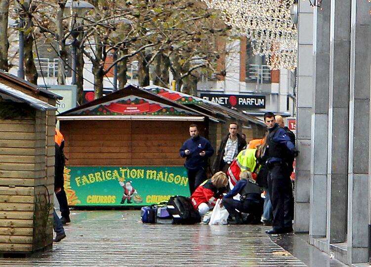 Handgranaten und Kalaschnikow: Bei einem Anschlag sind in der Innenstadt von Lüttich vier Menschen ums Leben gekommen, 123 sollen verletzt worden sein.