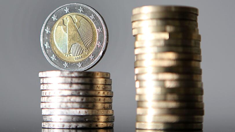 Euro-Münzen sind übereinander gestapelt. (Symbolbild) Euro-Münzen sind übereinander gestapelt. (Symbolbild)