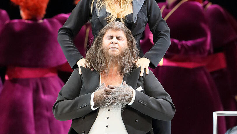 Ulrich Reß in Hans Neuenfels' Inszenierung von "Manon Lescaut" Ulrich Reß in Hans Neuenfels' Inszenierung von "Manon Lescaut"