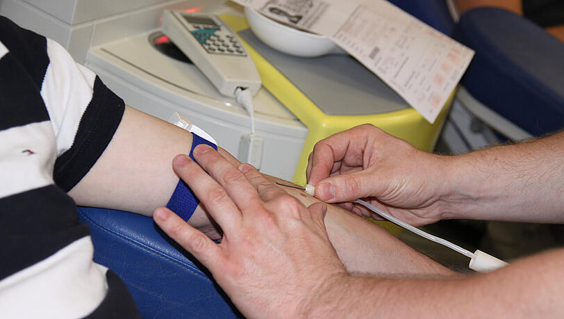 Blut spenden tut wirklich nicht weh, wetten? Blut spenden tut wirklich nicht weh, wetten?