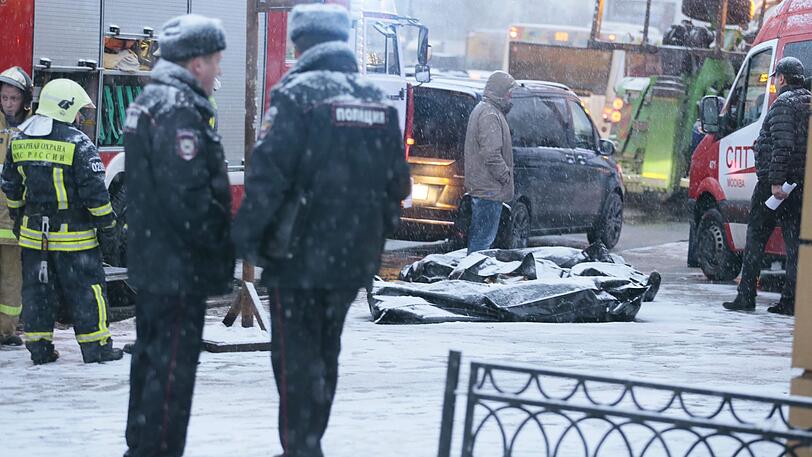 In Moskau ist ein Bus in eine U-Bahn-Station gefahren. Es gibt mehrere Todesopfer. Die Polizei spricht von einem Unfall - die Bilder.