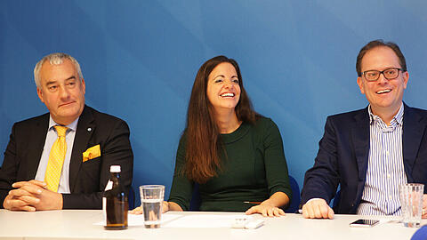 Partei-Chef Ludwig Spaenle (links) mit seinem Zukunftsteam: OB-Kandidatin Kristina Frank und Bald-Bürgermeister Manuel Pretzl.