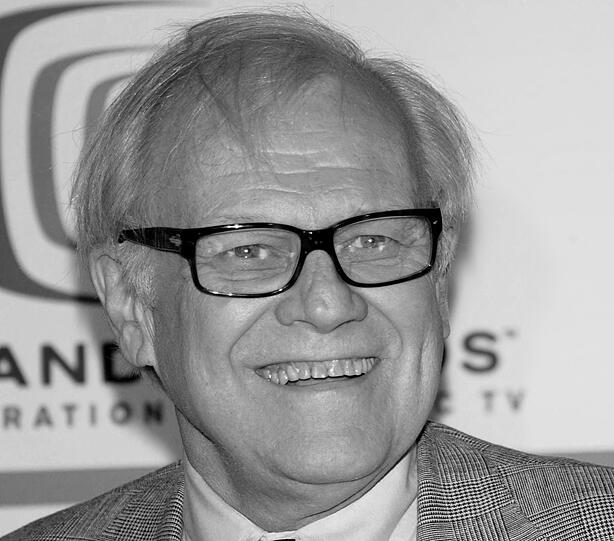 Schauspieler Ken Kercheval ist am 21. April im Alter von 83 Jahren verstorben. Bekannt wurde Kercheval vor allem durch seine Rolle des "Cliff Barnes" in der Kult-Serie "Dallas". Neben seinem Gegenspieler "J.R. Ewing" alias Larry Hagman (1931-2012) war er der einzige Schauspieler, der über die gesamte Laufzeit von 1978 bis 1991 mitspielte.