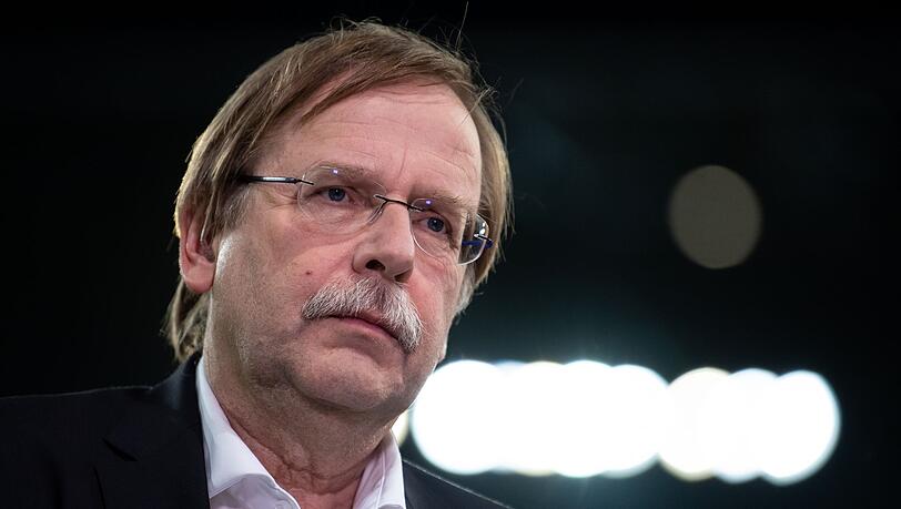Rainer Koch, Interimschef des Deutschen Fußball-Bundes, wehrt sich gegen die Vorwürfe ehemaliger DFB-Präsidenten.