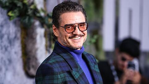 Pedro Pascal spricht über das private Treffen mit Jennifer Aniston.