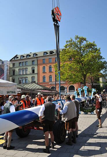 Schon seit 50 Jahren gehört der weiß-blaue Riese zum Viktualienmarkt.