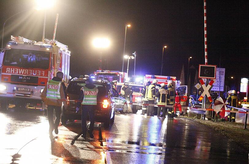 Blick auf die Unglücksstelle nahe Günzburg. Ein drittes Mädchen blieb laut Polizei unverletzt.