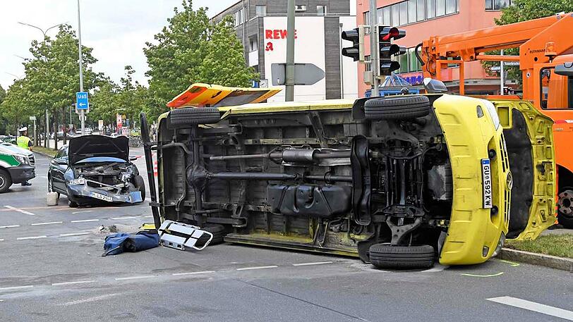 Das Rettungsfahrzeug aus der Steiermark soll auf einer Rückholfahrt aus Slowenien unterwegs zum Klinikum Großhadern gewesen sein.