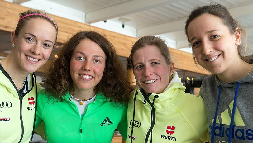Maren Hammerschmidt (l) und Laura Dahlmeier (2.v.l.) waren viele Jahre zusammen im Biathlon unterwegs. (Archivbild) Maren Hammerschmidt (l) und Laura Dahlmeier (2.v.l.) waren viele Jahre zusammen im Biathlon unterwegs. (Archivbild)