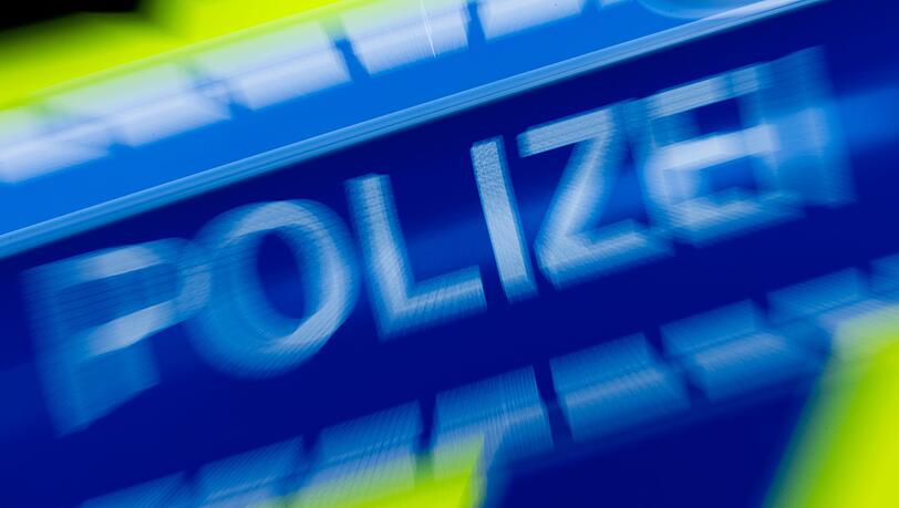 Die Polizei fahndet in Pasing nach zwei T&auml;tern, die ein Fachgesch&auml;ft f&uuml;r Goldan- und -verkauf &uuml;berfallen haben. (Symbolbild)