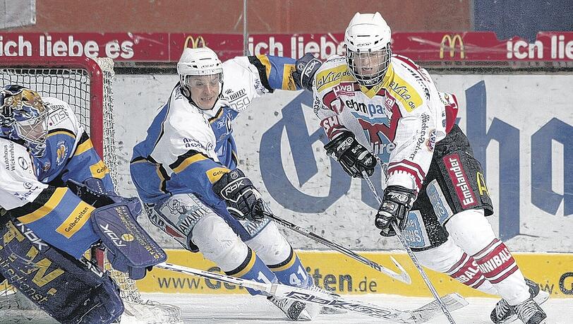 Großer Name, großes Talent: Landshut-Star Tom Kühnhackl (r.), Sohn von Erich Kühnhackl, hier im Januar gegen den EHC München mit Andreas Raubal. Großer Name, großes Talent: Landshut-Star Tom Kühnhackl (r.), Sohn von Erich Kühnhackl, hier im Januar gegen den EHC München mit Andreas Raubal.