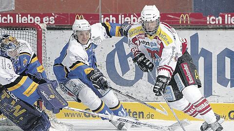 Großer Name, großes Talent: Landshut-Star Tom Kühnhackl (r.), Sohn von Erich Kühnhackl, hier im Januar gegen den EHC München mit Andreas Raubal.