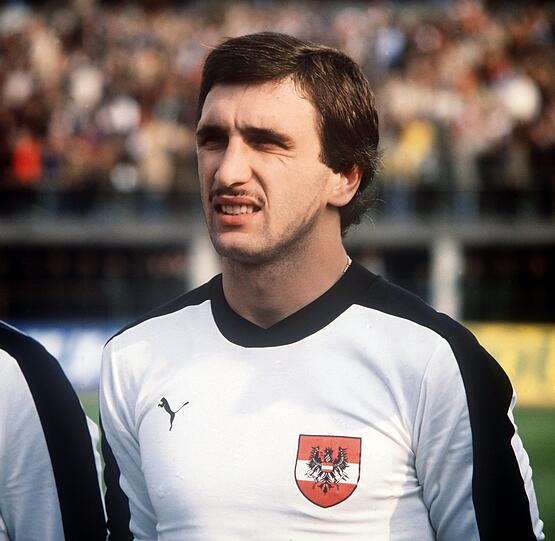 G WIE GOLEADOR: gleichbedeutend mit Ösi-Bomber Hans Krankl &ndash; Europapokal-Sieger mit dem FC Barcelona, 320 Tore in der heimischen Liga, zwei Treffer beim 3:2-Sieg Österreichs gegen Deutschland in Cordoba.