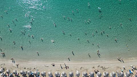 Viele Urlauber zieht es weiterhin nach Griechenland &ndash; Hoteliers blicken jedoch mit Unsicherheit auf den Sommer. (Archivbild)