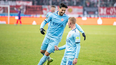 Der SV Wehen Wiesbaden gewinnt auch gegen den Halleschen FC.