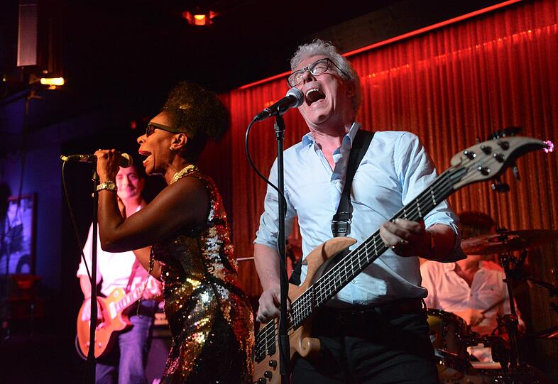 Blues im Blut: Ken Follett tritt auch gern mal mit seiner Band auf.