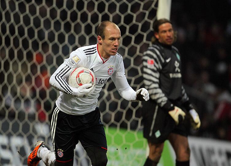 32. Spieltag: Werder Bremen - FC Bayern (20.-22.04.2012). Zu Hause verlieren die Bremer in der Rückrunde 2010/11 1:3 gegen die Bayern. Per Mertesacker erzielt für beide Klubs ein Tor, die anderen schießen Arjen Robben und Miroslav Klose.