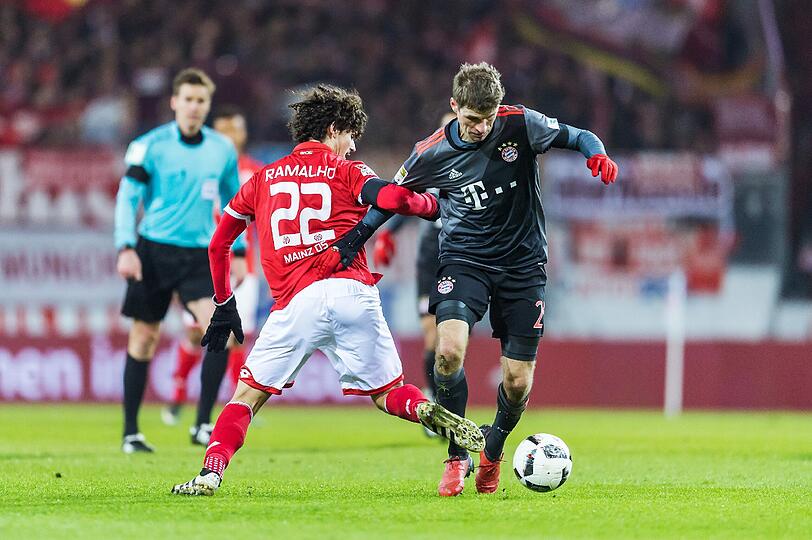 THOMAS MÜLLER:  NOTE 3.
Der Null-Tore-Müller weiter ohne Fortune in eigener Sache. Top-Flanke  
allerdings vor dem 2:1 auf Robben und auch in der Entstehung des 1:1  
gut.
