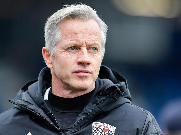 FC Ingolstadts Trainer Jens Keller. Foto: Uwe Anspach/Archiv
