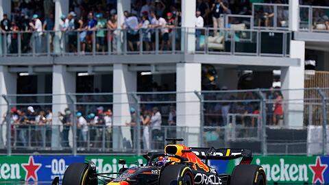 Der Niederländer Max Verstappen vom Team Red Bull gewinnt den ersten Großen Preis von Miami.