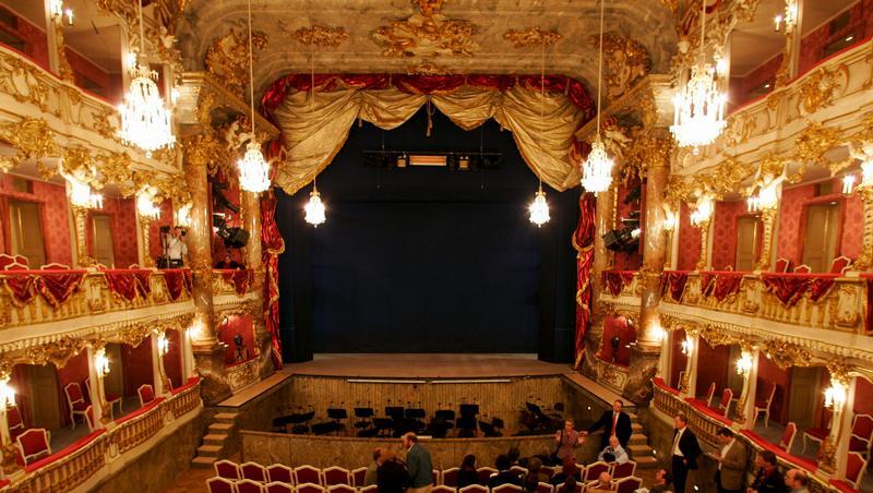 Land unter im Cuvilliés-Theater. Land unter im Cuvilliés-Theater.