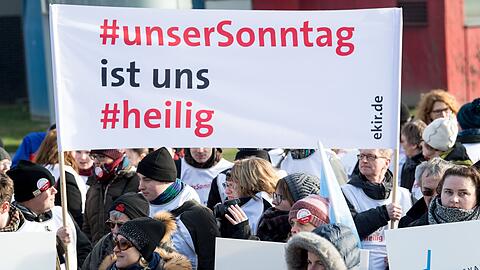 Gegen geplante Gesetzesreformen haben Kirchen und Gewerkschaften demonstriert. (Archivbild)