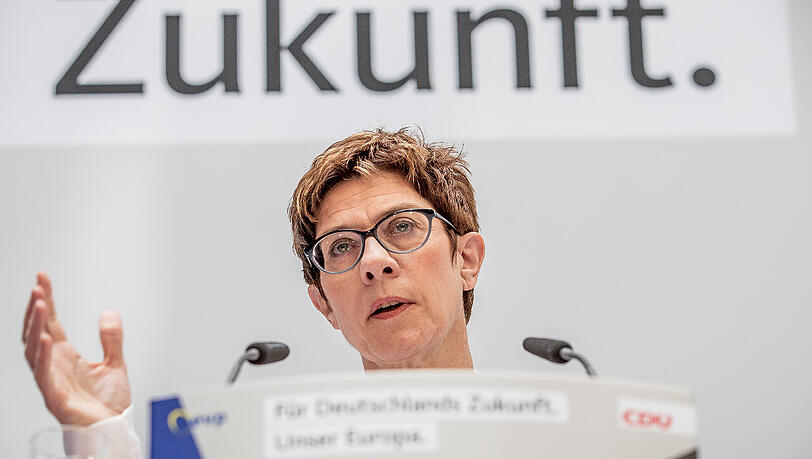 Annegret Kramp-Karrenbauer, Bundesvorsitzende der CDU, spricht bei einer Pressekonferenz nach der Sitzung des CDU-Bundesvorstand. Annegret Kramp-Karrenbauer, Bundesvorsitzende der CDU, spricht bei einer Pressekonferenz nach der Sitzung des CDU-Bundesvorstand.