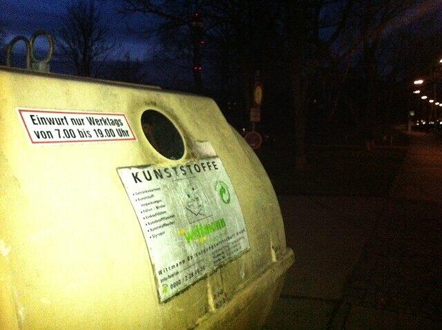 Nur werktags darf man hier offiziell den Müll abladen.