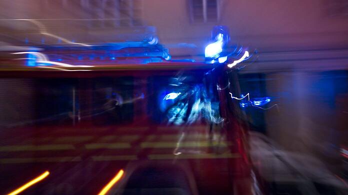 Die Feuerwehr sperrte die Bayerstraße großräumig ab. (Symbolbild)