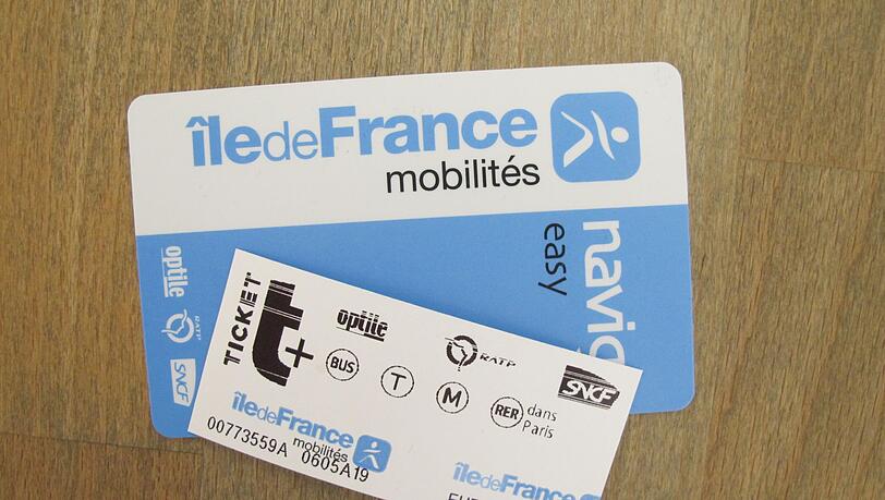 Statt Papier-Tickets gibt es in der Pariser Metro künftig elektronisch aufladbare Karten und Tickets auf dem Smartphone (Archivbild). Statt Papier-Tickets gibt es in der Pariser Metro künftig elektronisch aufladbare Karten und Tickets auf dem Smartphone (Archivbild).