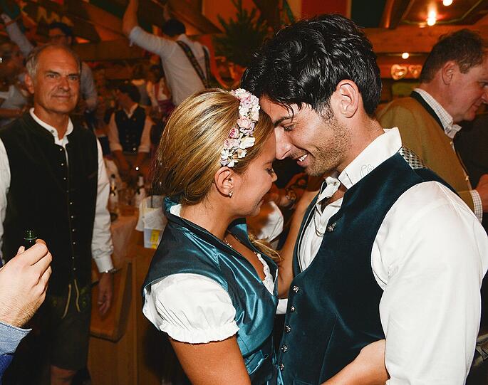 Sylvie Meis und ihr neuer Freund Samuel Deutsch im Schützenzelt.