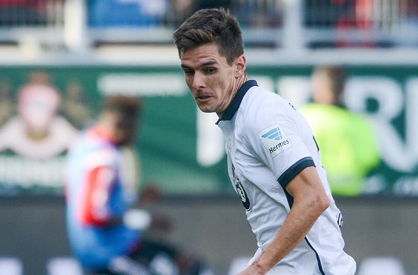 Das Mannschaftstraining von Eintracht Frankfurt wurde am Dienstag von einer schweren Knieverletzung des Mittelfeldspielers Johannes Flum überschattet.