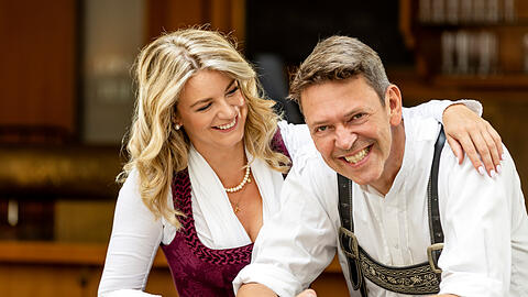 Seit 2022 der Bräurosl-Wirt auf dem Oktoberfest: Peter Reichert. 2026 will er seine Verlobte Franziska Kohlpaintner heiraten.