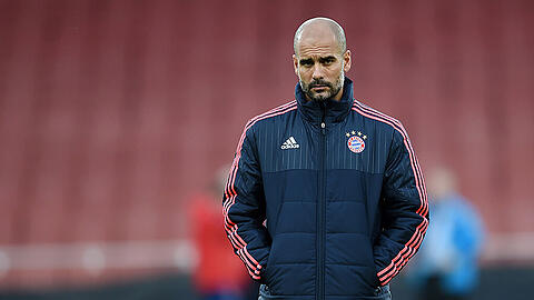 Bayern-Trainer Pep Guardiola am 19.10.2015 während des Abschlusstrainings im Emirates Stadion in London (Großbritannien).