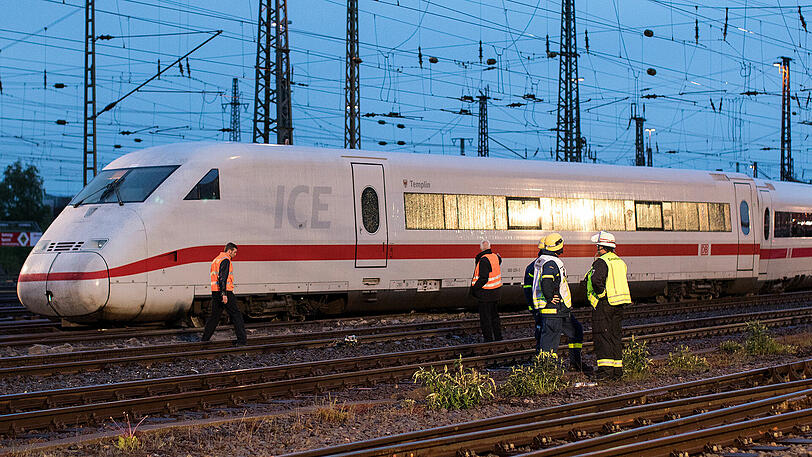 Am Dortmunder Hauptbahnhof ist ein ICE aus noch ungeklärter Ursache entgleist. Die Bilder vom Unglück.