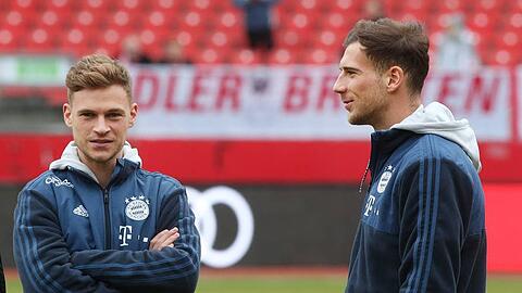 Sowohl Joshua Kimmich (l.) als auch Leon Goretzka stehen Hansi Flick gegen Wolfsburg nicht zur Verfügung.