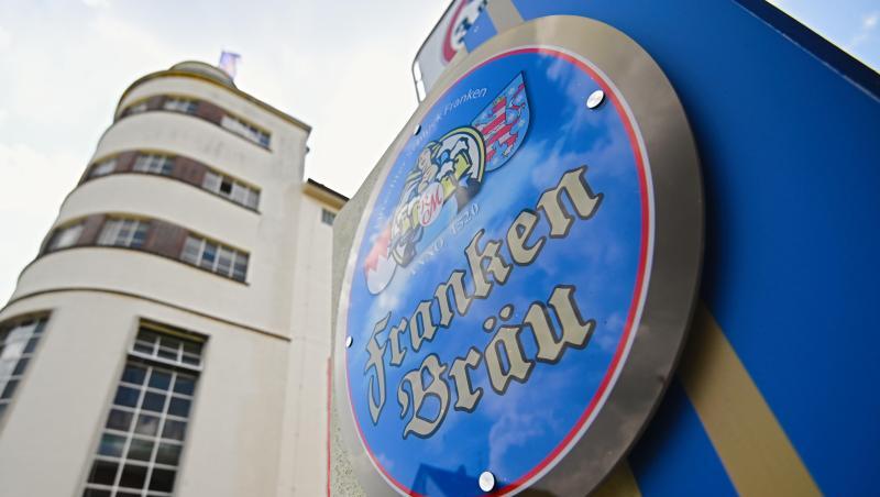 Die Einfahrt zur Brauerei Frankenbräu. Foto: Nicolas Armer/dpa/Archivbild
