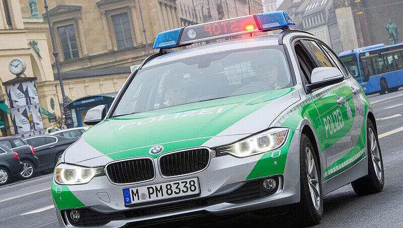 EIn auffällig roter Blitz soll dem Autofahrer ab sofort signalisieren, dass er anhalten soll. EIn auffällig roter Blitz soll dem Autofahrer ab sofort signalisieren, dass er anhalten soll.
