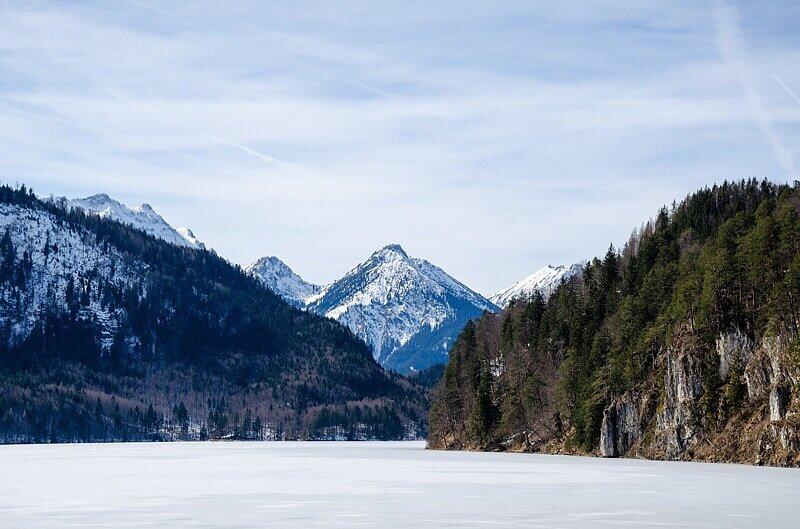 Stille, geradezu andachtsvolle Erhabenheit: der Alpsee auf 814 m Höhe.
