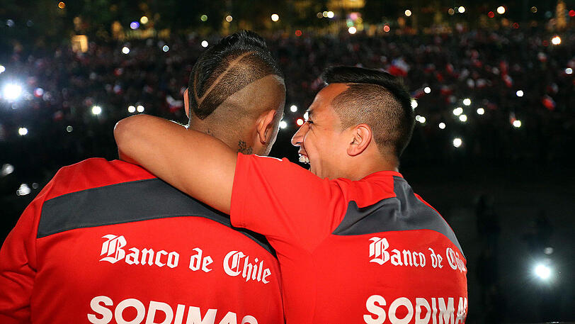 Spielen gemeinsam in der chilenischen Nationalmannschaft: Arturo Vidal (l.) und Alexis Sanchez.
