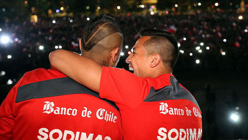 Spielen gemeinsam in der chilenischen Nationalmannschaft: Arturo Vidal (l.) und Alexis Sanchez. Spielen gemeinsam in der chilenischen Nationalmannschaft: Arturo Vidal (l.) und Alexis Sanchez.