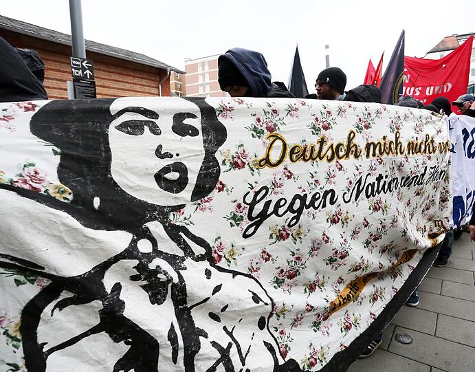 Rund 1000 Münchner haben im März gegen das "Braune Haus" in Obermenzing demonstriert.