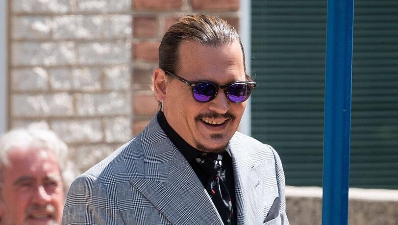 Johnny Depp brach wiederholt im Gerichtssaal in Gelächter aus.