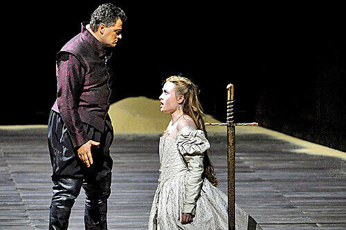 Desdemona (Marina Poplavskaya) behauptete sich, Otello (Aleksandrs Antonenko) schwächelte.